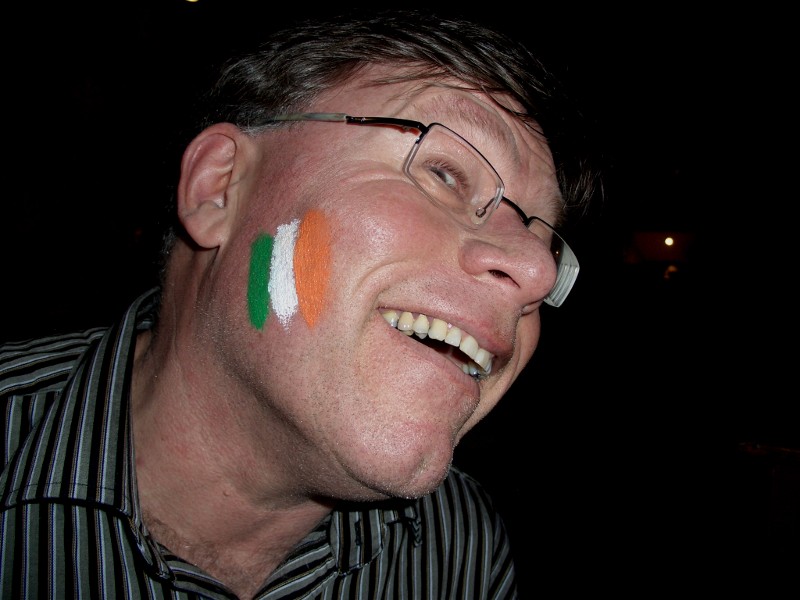 Gleden var stor når vi oppdaget at noen hadde med sminke til å male det irske flagget. Alle fikk hver sitt :-)